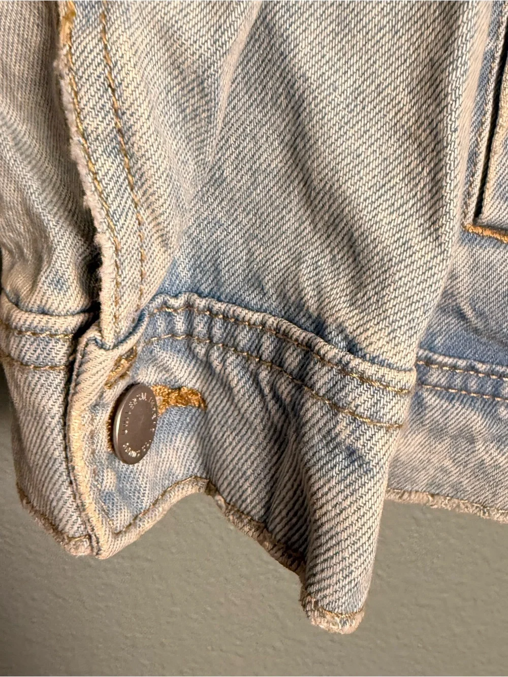 Universal Thread 90s Baggy Trucker Denim Jacket in Light Wash